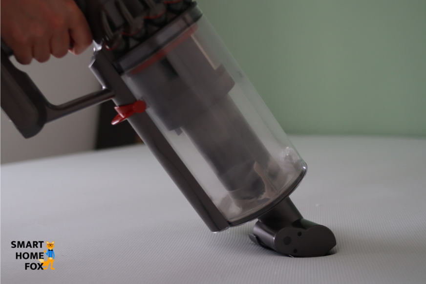 Beim Saugen der Matratze